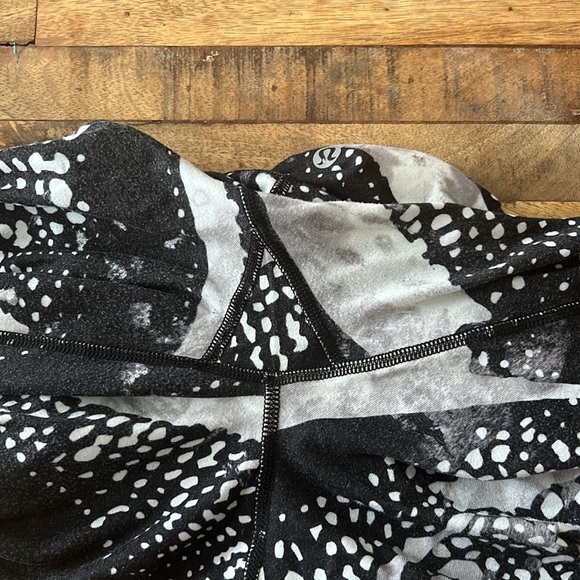Lululemon Size 6 Static Mist White Black Wunder Under Pant Tights Leggings - Picture 4 of 5